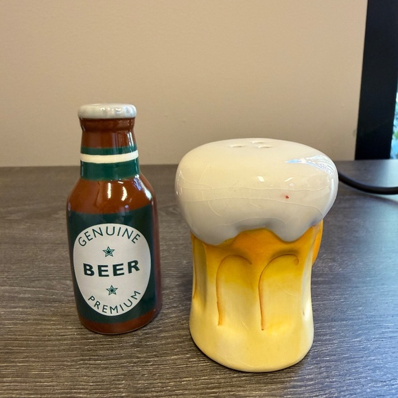 Beer Salt & Pepper Shakers - Picture 2 of 3